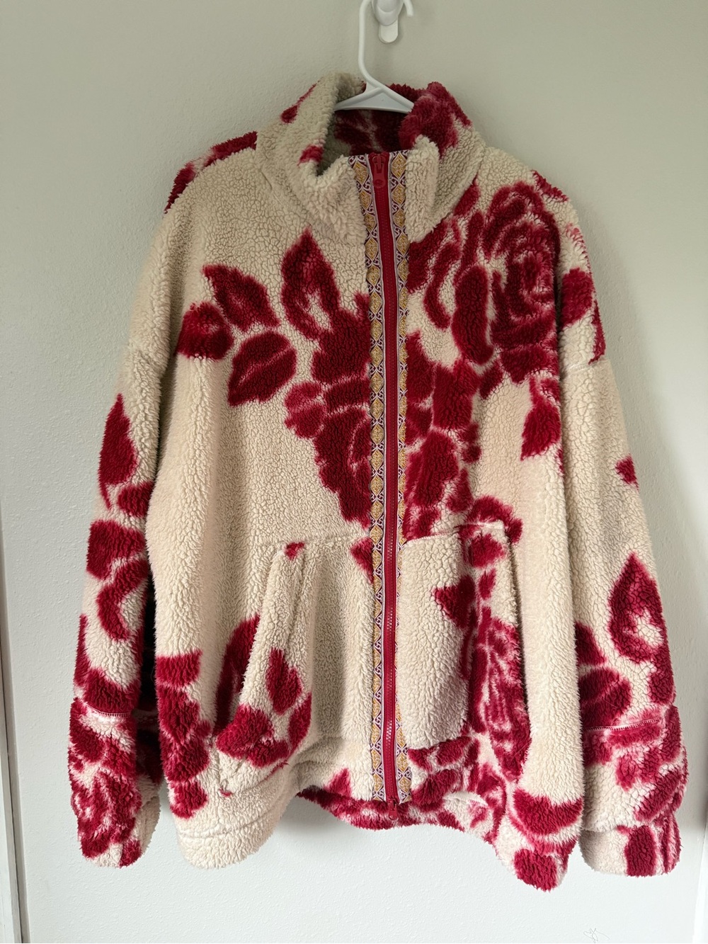 Urban Outfitters BDG Mae Printed Piled Fleece Zip-Up Jacket Cream Red Roses L